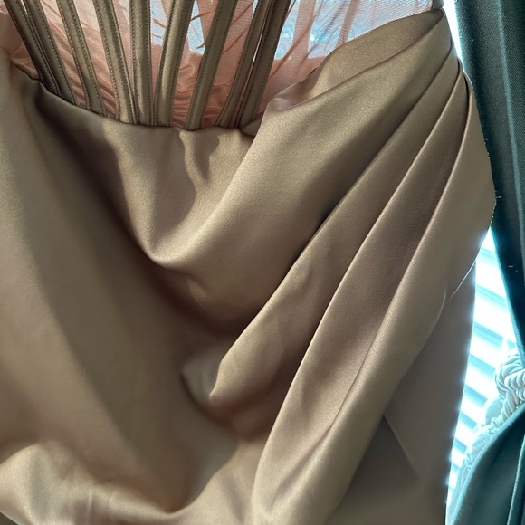 House of CB. Elegant One-Shoulder Brown - Picture 5 of 9